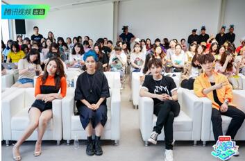 腾讯视频《合唱吧!300》创意合唱秀 快男快女狭路相逢上演“回忆杀”