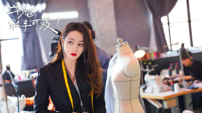 《幸福,触手可及》首播收视夺冠,迪丽热巴颜值爆表,但剧情老套