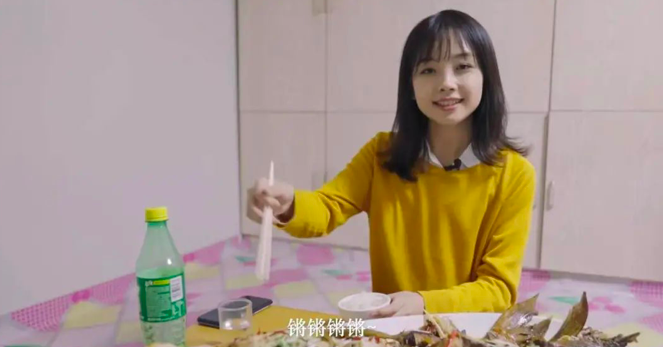 “国民初恋”王冰冰爆红背后：美女记者那么多，为何独红她一个？