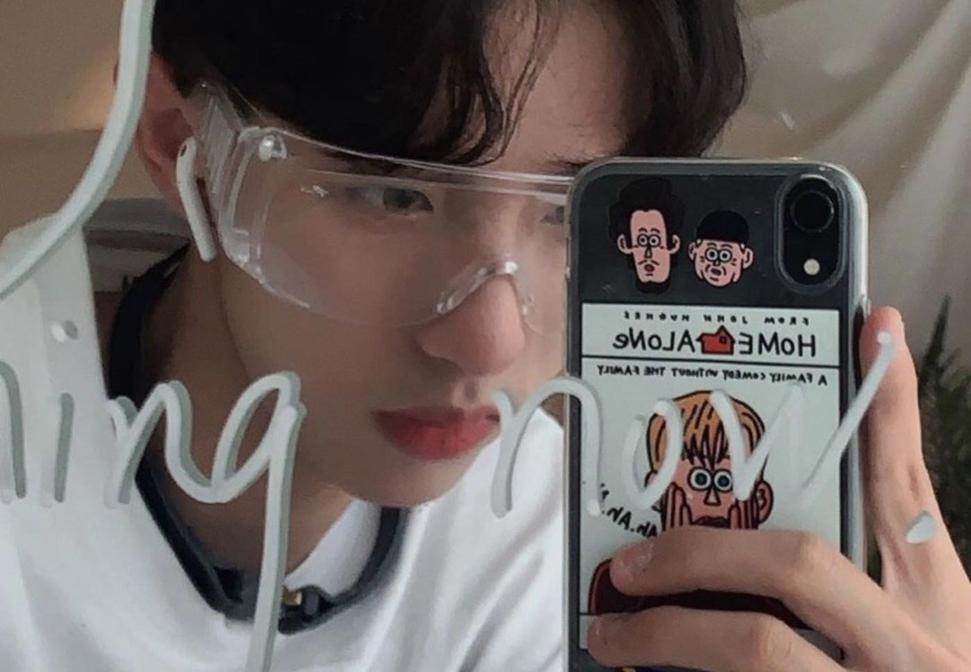 女生自拍追求白瘦美，那男生自拍呢？