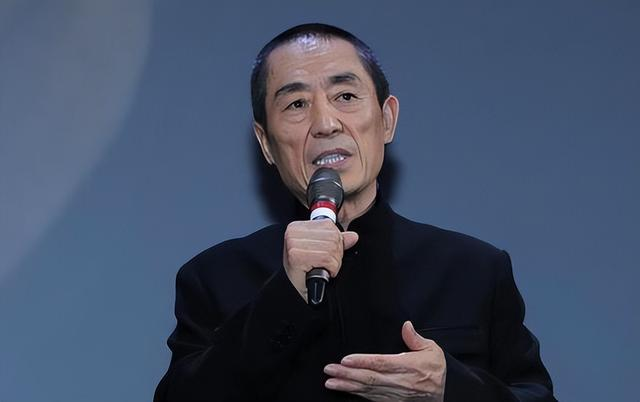 张艺谋曾告诫章子怡：别为了挣钱去拍剧！如今他也要“下凡”了…