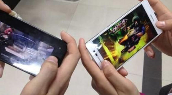 手游成年轻人社交新方式 微信小游戏活跃全家气氛