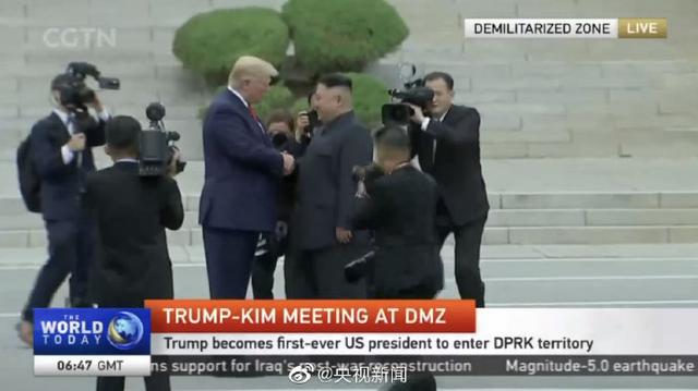 首位现任美国总统踏上朝鲜领土1