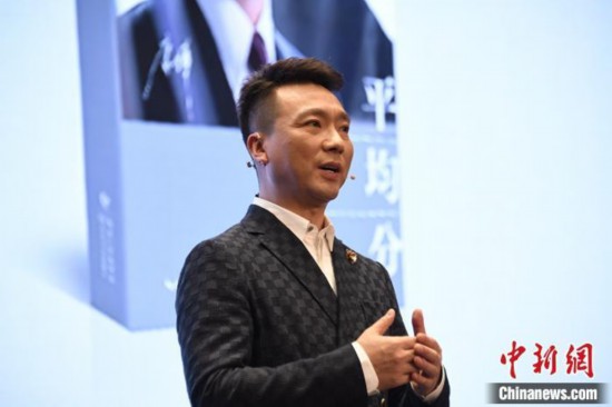央视主播康辉：从未想过我会成＂网红＂
