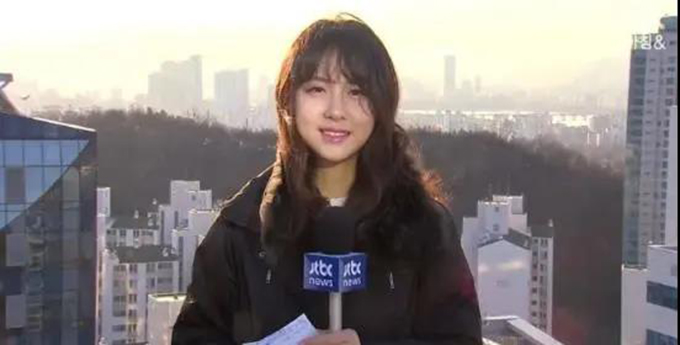 韩国女主持发烧被送医院：节目紧急停播，同事全被隔离