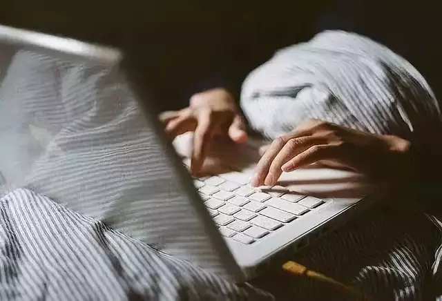 网上码字打发宅居时光 ＂宅经济＂催生内容付费春天？