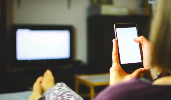 大屏收视时长赶超小屏，爱优腾芒战场转移？