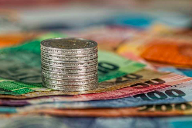 字节加码万亿小贷