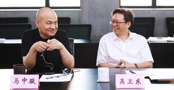 慈文传媒新任董事长吴卫东与马中骏昨日正式交接