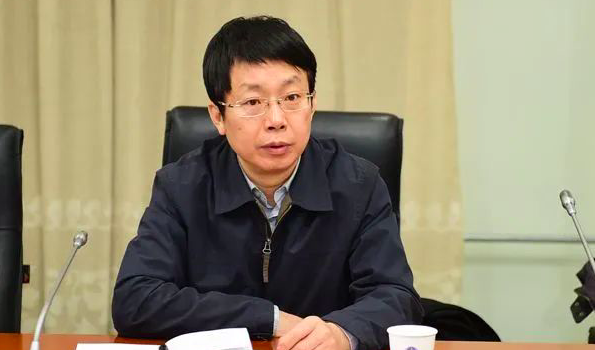 这位新华社老记者，今起担任上海市委副书记