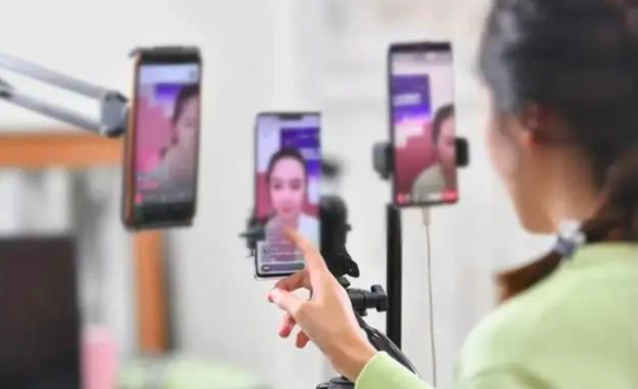 声音主播、方言翻译等新奇岗位受年轻人欢迎