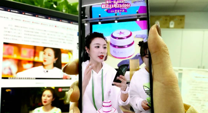 李佳琦和薇娅们赚了多少钱？圈内人揭秘主播收入潜规则……