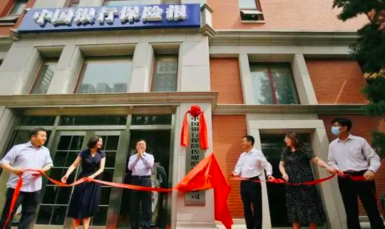 中国第一家整体实行股份制的新闻机构正式揭牌