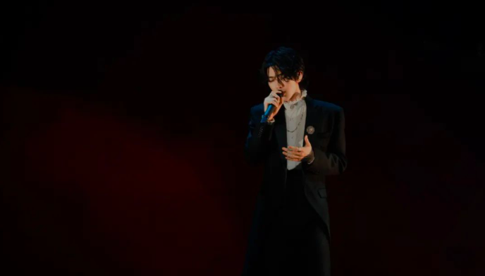 明星打榜内幕：饭圈数据内卷，百万搬家、期货专辑乱象不止