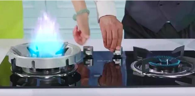 电视广告用特效制作“魔法火焰”，网友：把智商按在地上摩擦