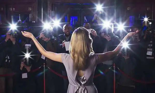 继霍尔果斯后，明星避税又一集聚地曝光！1000余家明星工作室扎堆这个小地方