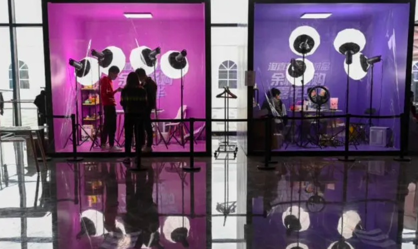 薇娅被罚的一周：商家公开求救，大主播沉默，小主播兴奋