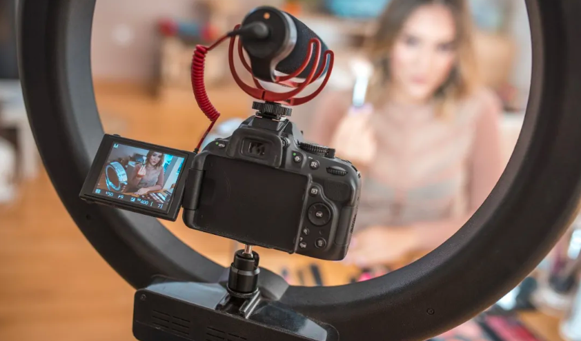 我在直播间，曾替带货明星刷出千万销量