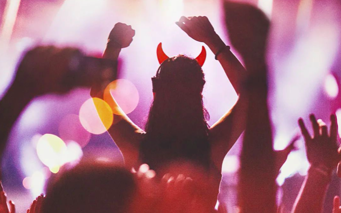 饭圈女孩，不想给微博刷数据了