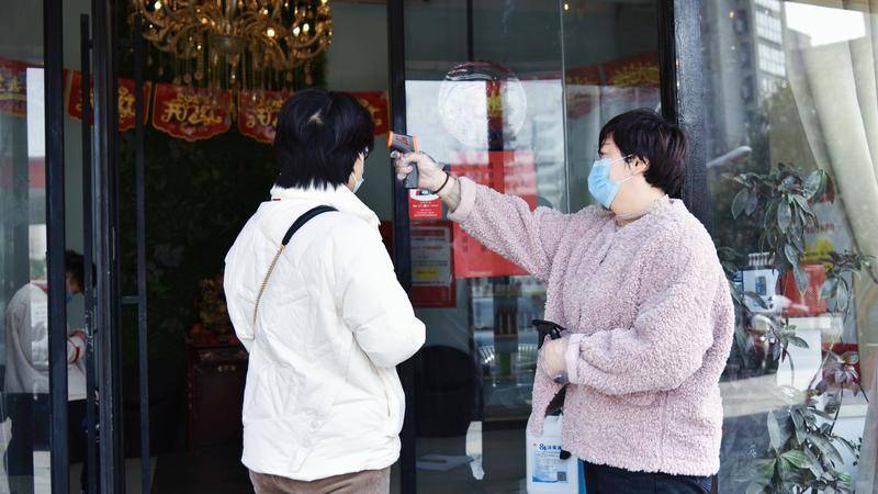 疫情下“末日狂欢”的额温枪中介：传感器价格炒高10倍，卖不出货砸手里