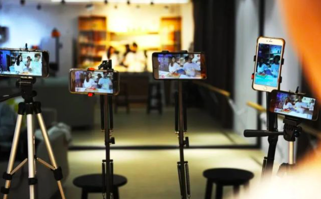 明星直播带货排队“翻车”