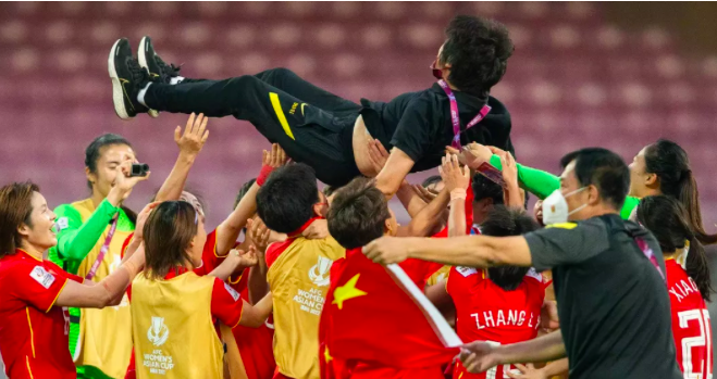 被蒙牛、支付宝奖励2300万后，中国女足能否持续“吸睛”和“吸金”才是关键