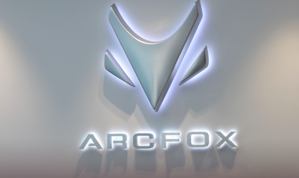 华为加持，“老男孩”引流，极狐还是未解销量焦虑