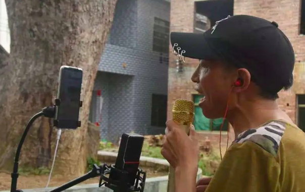 那个直播收入3.85元的主播