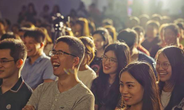 热门打卡项目、演出一票难求 魔都如何种出了“笑果”？