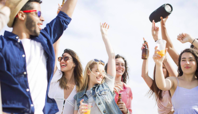 为了混“圈子”，年轻人有多敢花钱？