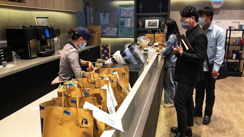 瑞幸咖啡申请破产，但称所有门店将继续营业