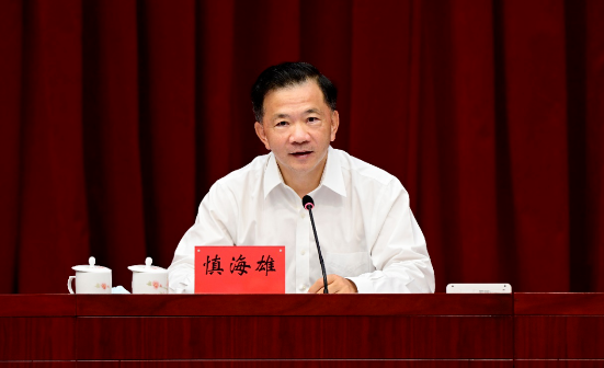 总台领导与新任职干部进行集体任职谈话