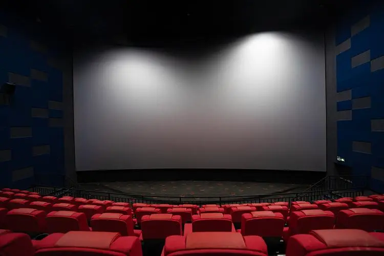 爆款大片“文盲式宣发”尴尬了谁