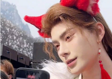 云台山景区“男妲己”扮演者道歉：将暂停工作，删掉不当互动行为的视频