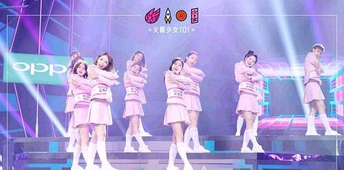 曾经和一个追星的小朋友聊天，那时他刚从一场大雨中看完演出回来。