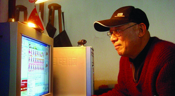 报告显示：银发上网族热衷聊天看新闻