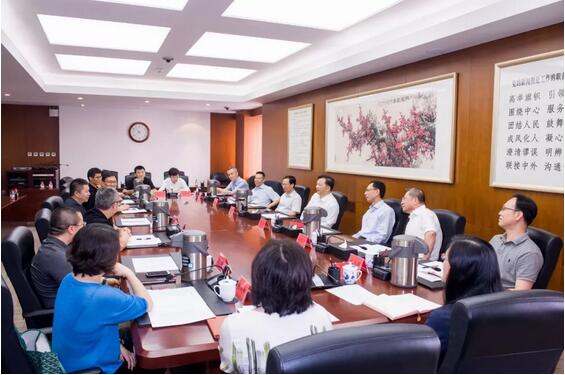 慎海雄会见新浪董事长曹国伟一行