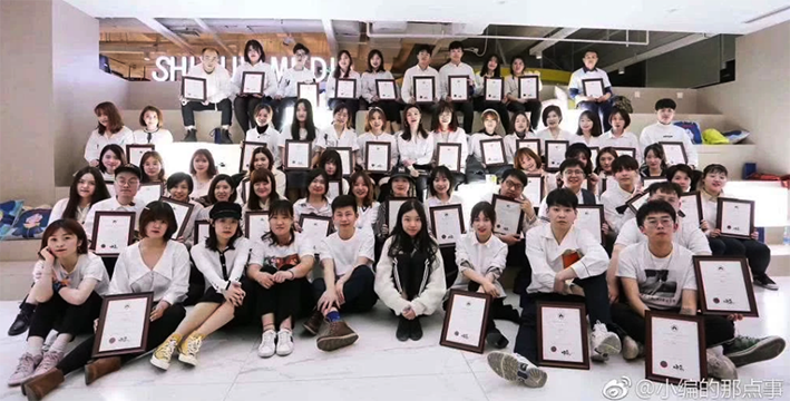 消息称咪蒙公司正式解散，给员工颁发特殊毕业证