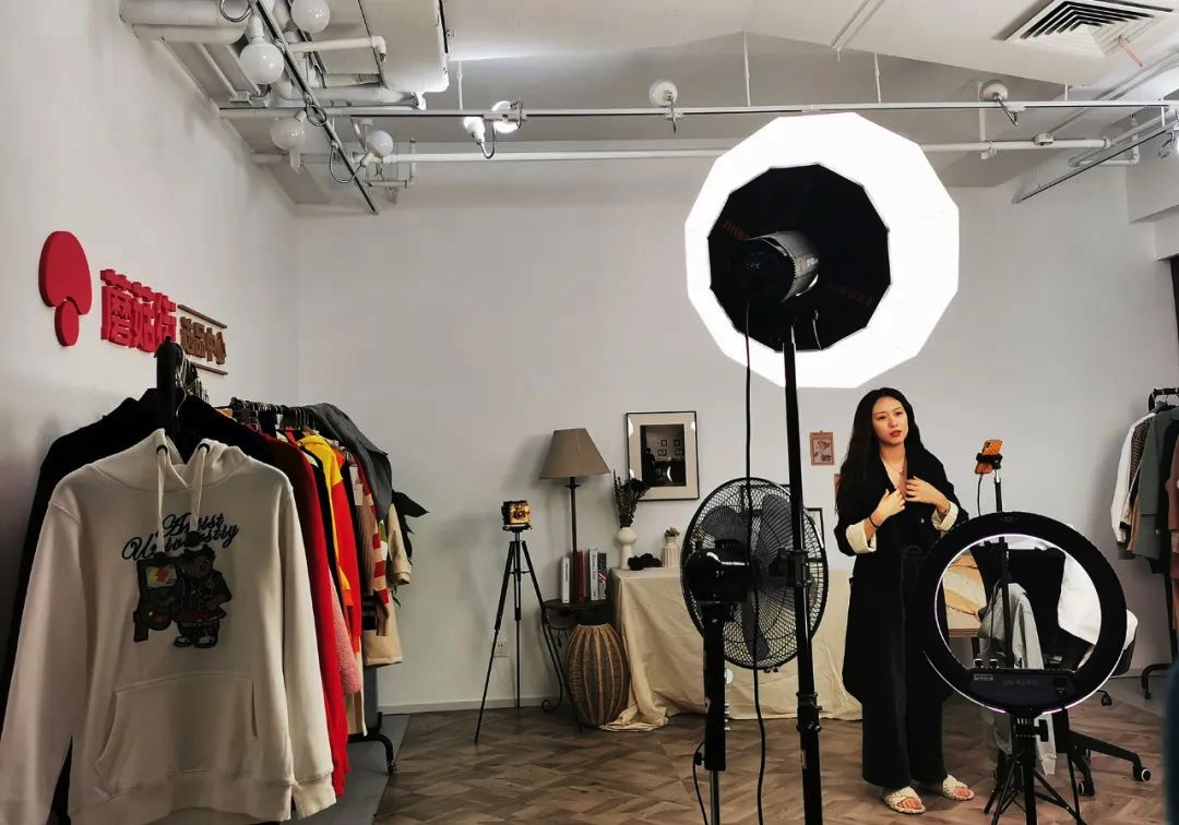 76CD5B07-B33D-4B93-8BA0-FE5ED9768502