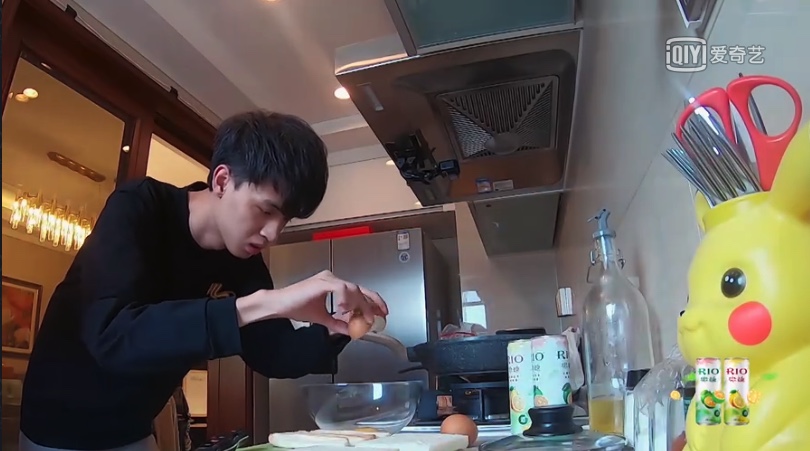 6DCA788B-02D9-46A2-89FC-BD34C5C88011