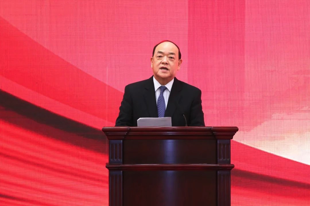 53CD2A5A-C97C-4441-A2F2-ECF07F2ACB0A