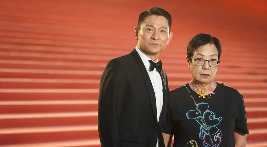 第41届香港金像奖红毯举行，杨紫琼刘德华亲切同框